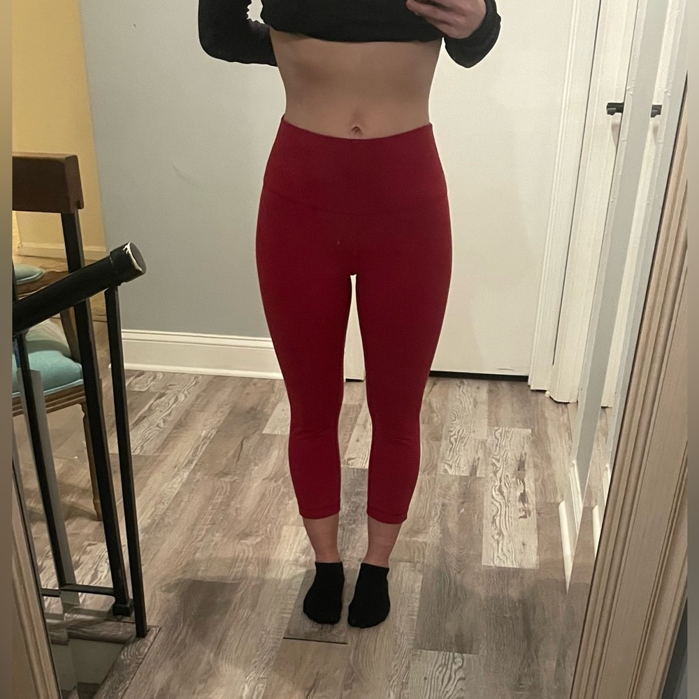 Lululemon Raspberry Capri Leggings - Size 8 - Picture 7 of 10